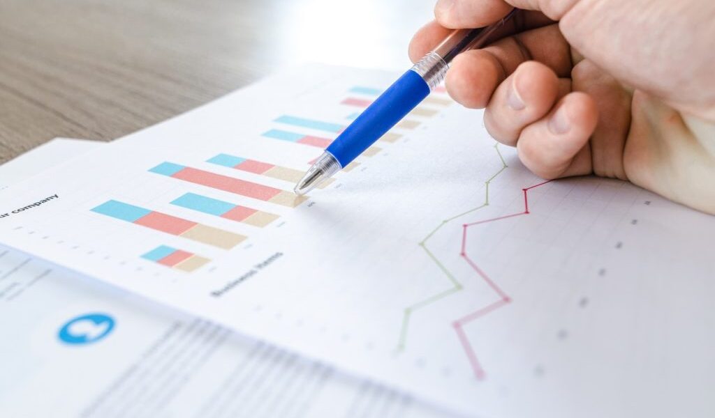 Versenytárs elemzés);